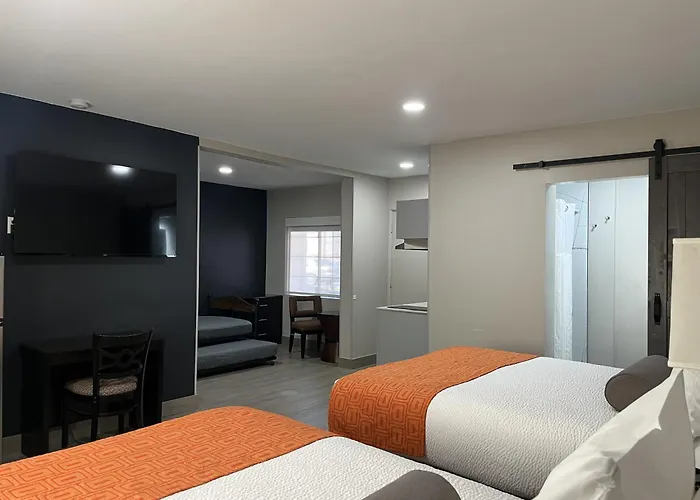 The Overland Downtown Nau Conference Center Motel 3*